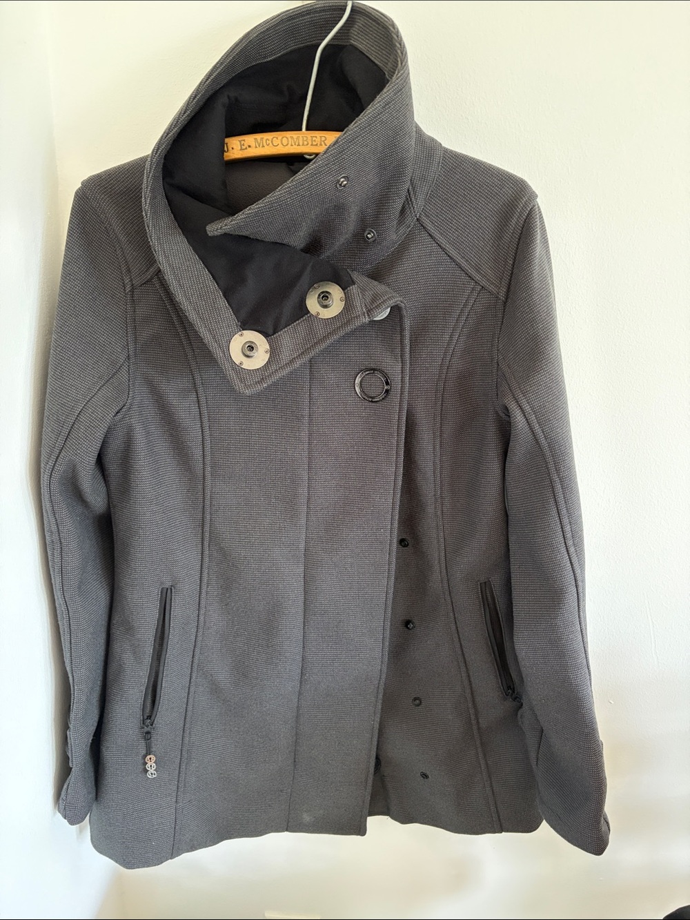 Women’s vintage Lululemon Audrey gray coat